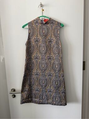 Nicole Miller Blue and Gold Paisley-Patterned Sleeveless Shift Dress